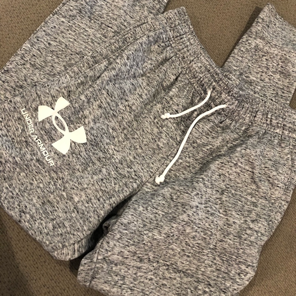 Men’s medium Under Armour fitted sweats